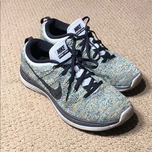 Nike flyknit shoes